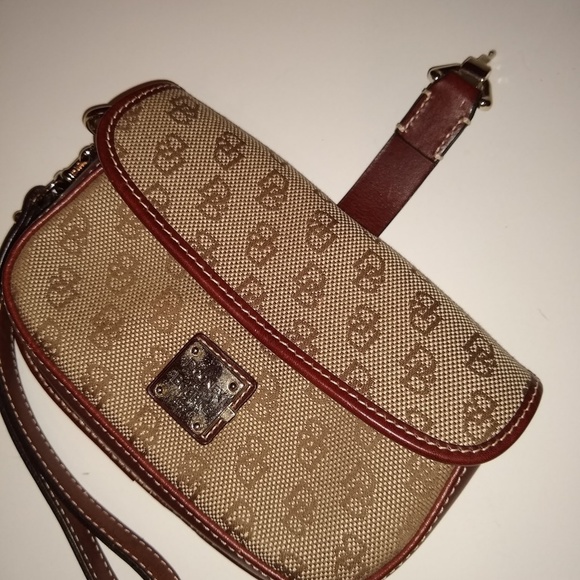 Dooney & bourke wristlet - Picture 3 of 6
